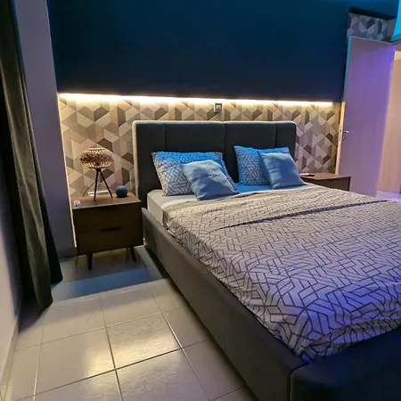 Luxury 2-bedroom Apt. With Seaview *