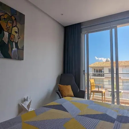 Apartment Luxury 2-bedroom Apt. With Seaview *