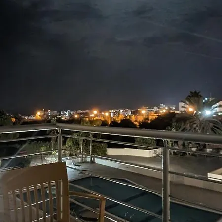 Luxury 2-bedroom Apt. With Seaview