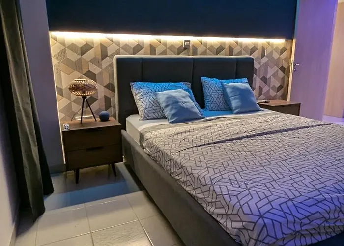 Luxury 2-bedroom Apt. With Seaview *