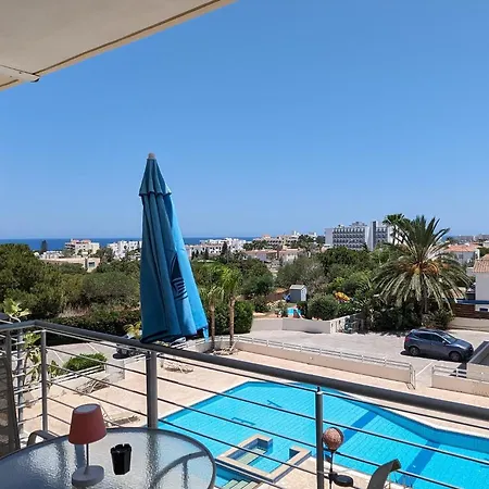 Luxury 2-bedroom Apt. With Seaview Apartamento