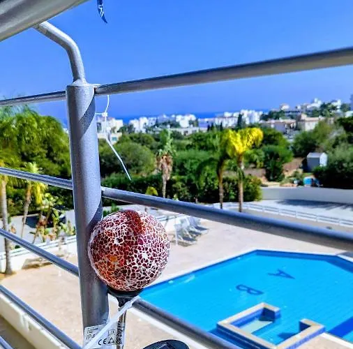 Luxury 2-bedroom Apt. With Seaview *