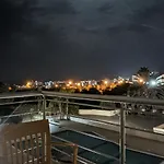 Luxury 2-bedroom Apt. With Seaview