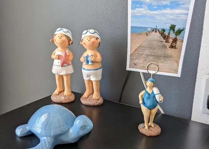 Luxury 2-bedroom Apt. With Seaview