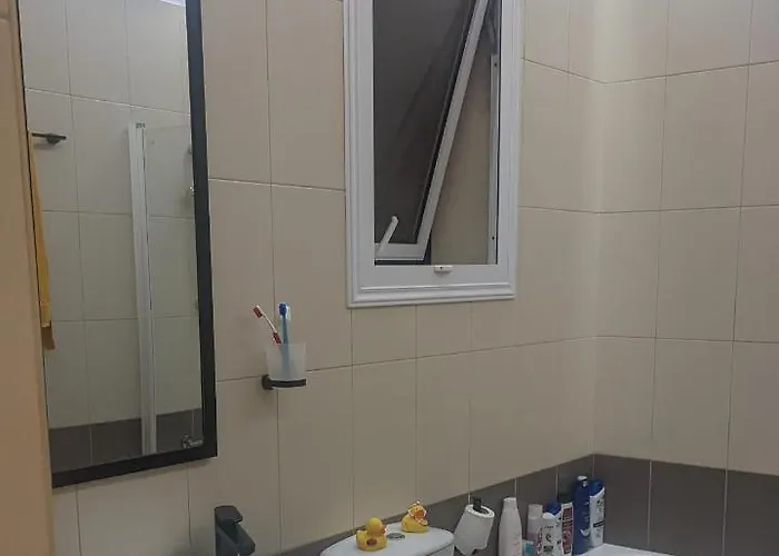 Luxury 2-bedroom Apt. With Seaview